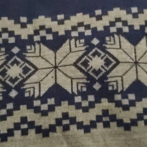 CUTE Christmas sweater. - Picture 4 of 6